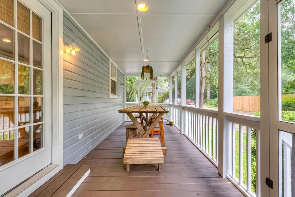 Screened in portion with table included, perfect for dining al fresco - 408 Woodland Shores Rd