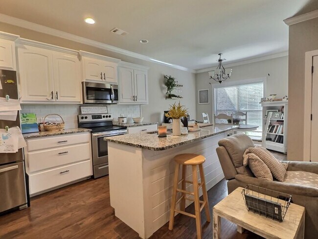 Building Photo - Pine Level - 4 Bed, 2 Bath, Indoor & Outdoor Fireplaces!