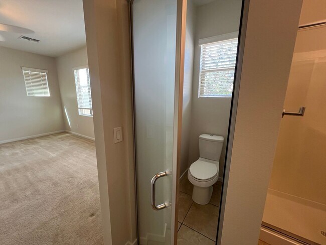 Building Photo - 3546 E Ravenswood Dr