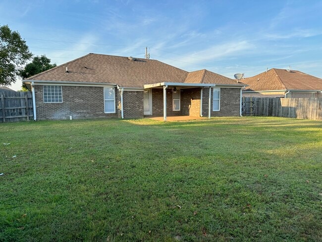 Building Photo - 162 Romie Dr