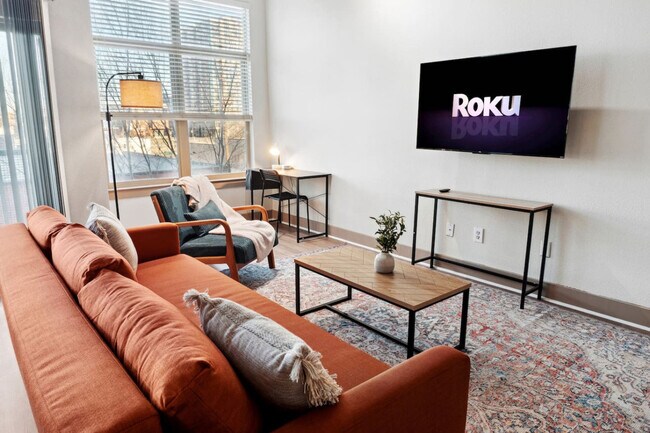 Building Photo - 2922 Elm St