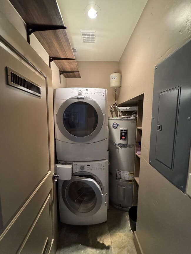 Building Photo - Fully Furnished Mountain Home with Private Deck