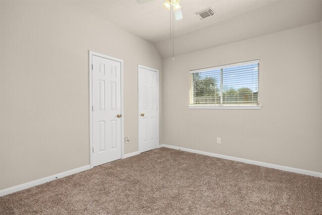 Building Photo - 3715 Crescent Dr