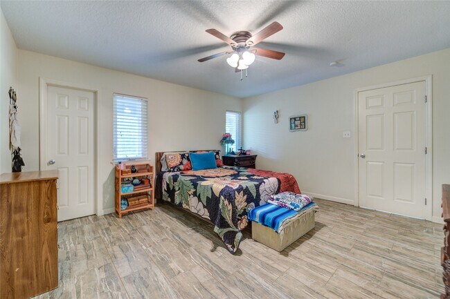 Building Photo - 3530 Kentwood Dr