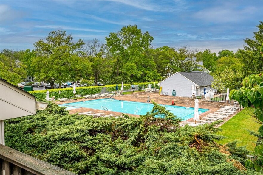 Building Photo - 2310 Aspen Dr