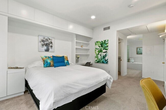 Building Photo - 2243 Martin