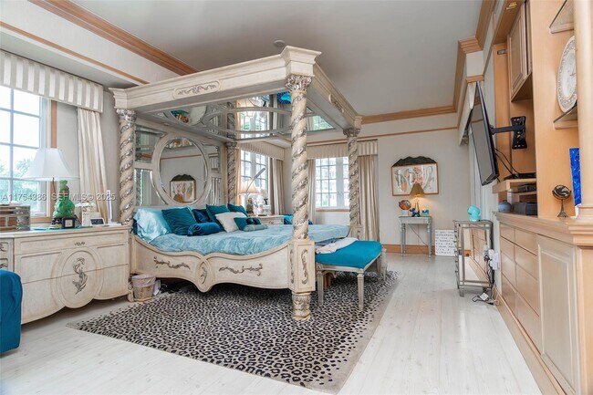 Building Photo - 7241 Fisher Island Dr