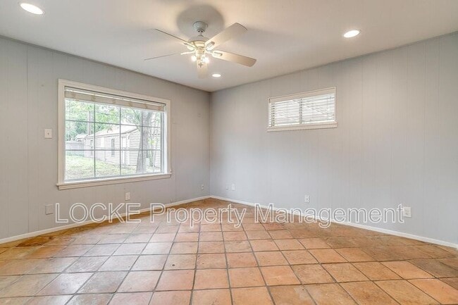 Building Photo - 3528 Rogers Ave