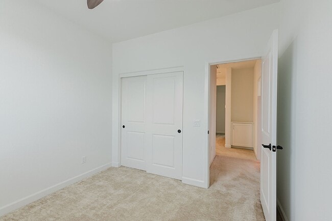 Building Photo - Charming 4 Bedroom 3.5 Bath in Carmel Mountain Ranch