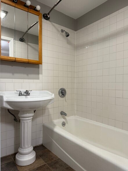 Building Photo - 21 Blakeville St