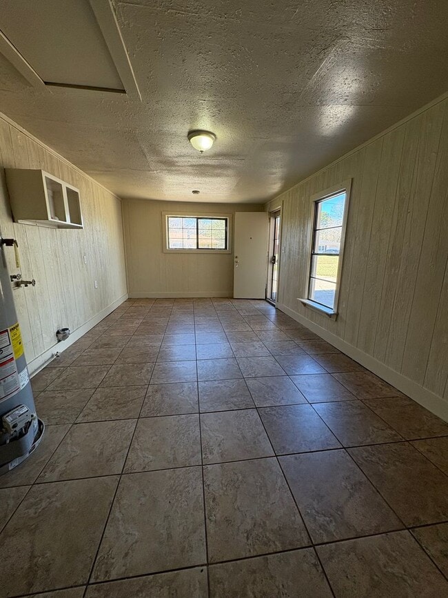 Building Photo - Amazing 4 bedroom/ 2bath house on beautiful lot!