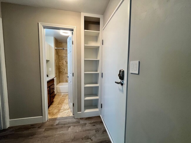 Building Photo - Remodeled 1 Bedroom Condo in the Heart of ...