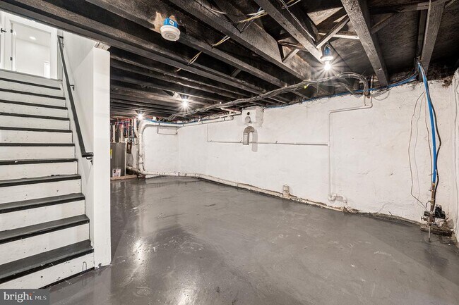 Building Photo - 441 S 61st St