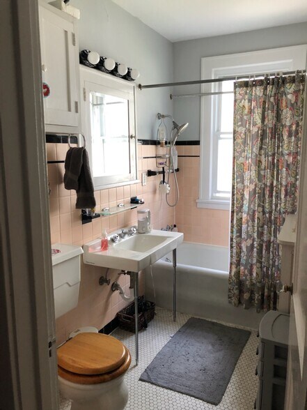 Bathroom - 826 Osceola Ave