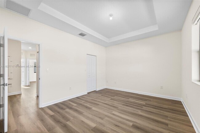 Building Photo - 11120 W 32nd Ln