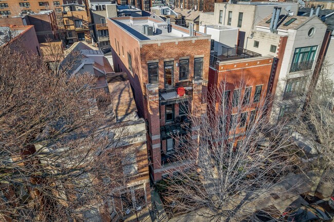 Building Photo - 2334 N Greenview Ave