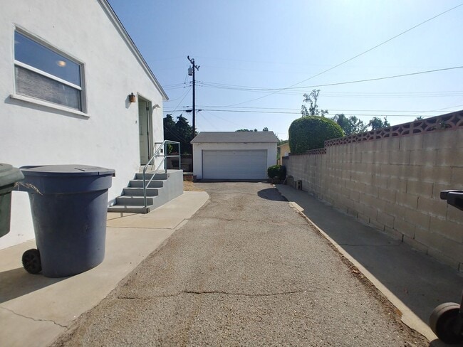 Building Photo - Charming 3-Bedroom Home in an Ideal Location!