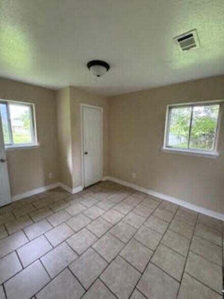 Building Photo - 12050 Prudie Cir