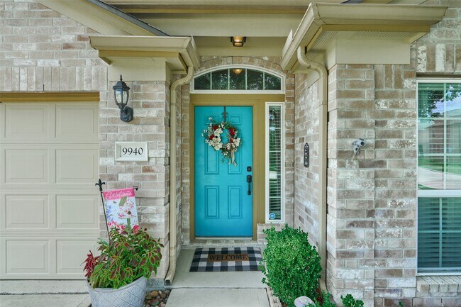 Building Photo - 9940 Yearling Pl