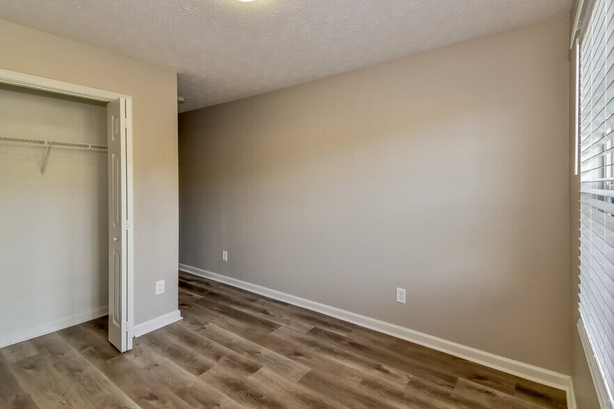 Building Photo - 10976 Big Sky Dr