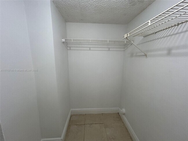 Building Photo - 1045 S Flagler Ave