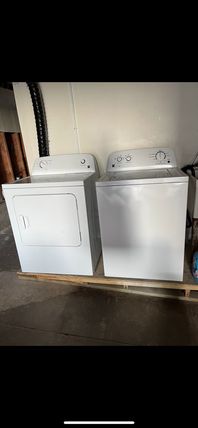 in-house laundry - 188 Ramsell St