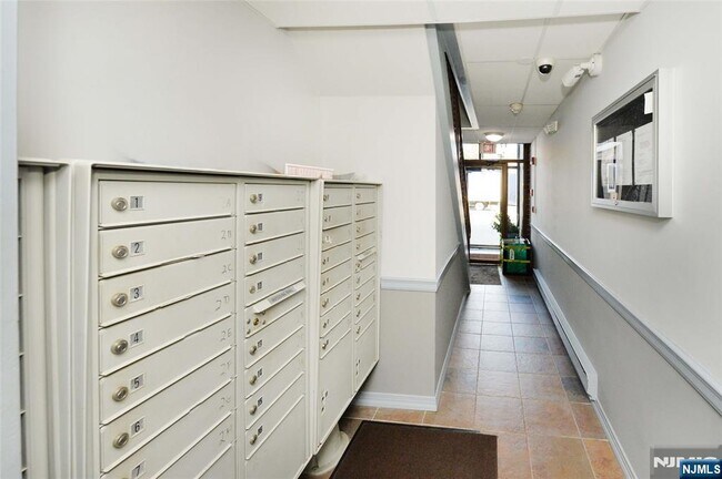 Building Photo - 199 Bergen Turnpike