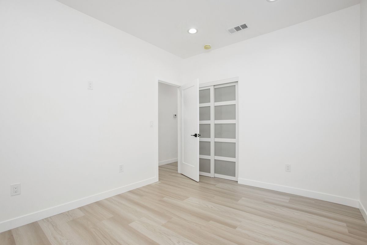 Building Photo - 9905 Lenore Dr