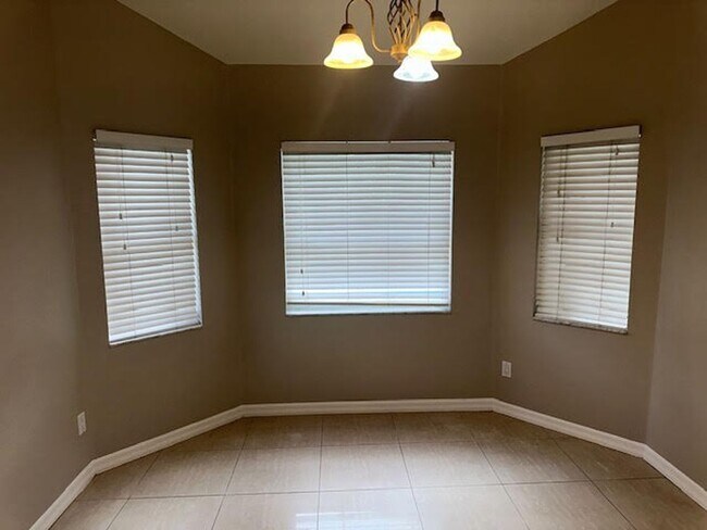 Building Photo - Pool home for rent !
