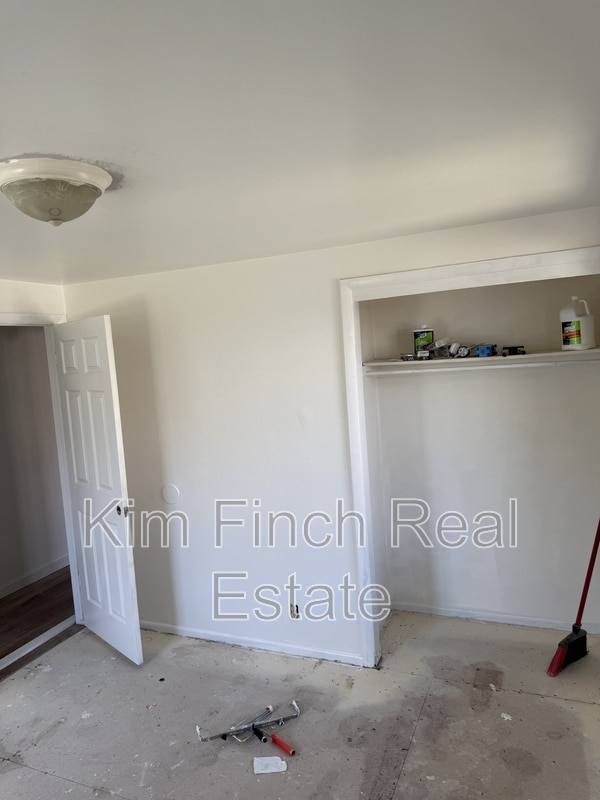 Building Photo - 826 750 W