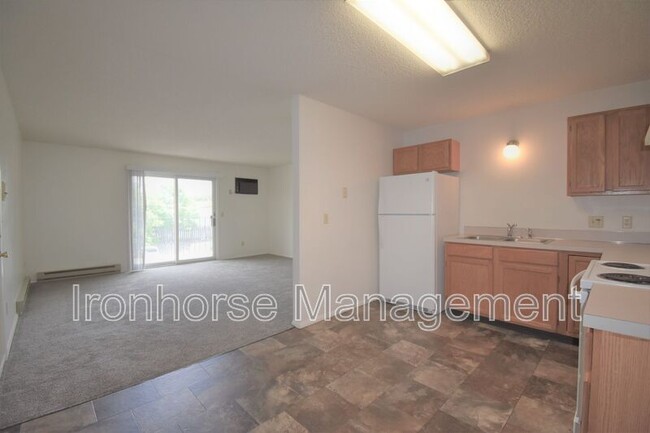 Building Photo - 811 W Villard St
