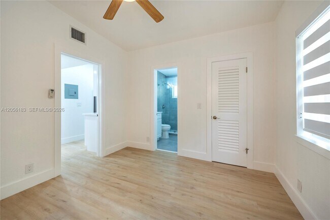 Building Photo - 809 NE 17th Ave