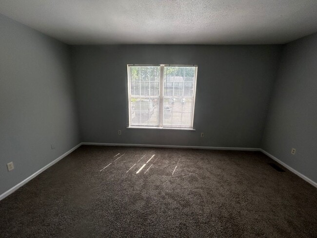 Building Photo - Charming 2-bedroom, 1.5-bath townhouse located in the desirable Irmo area near the Lake Murray Dam!