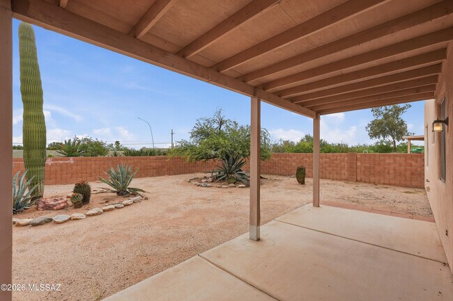 Building Photo - 1342 W Hopbush Way