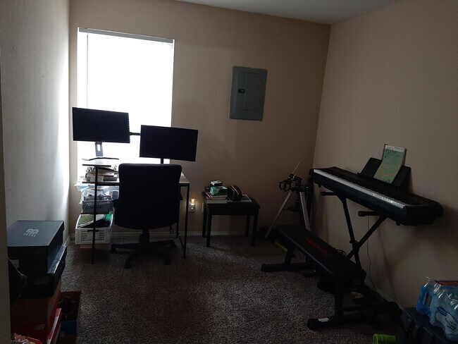 Building Photo - 124 W Maple Ave