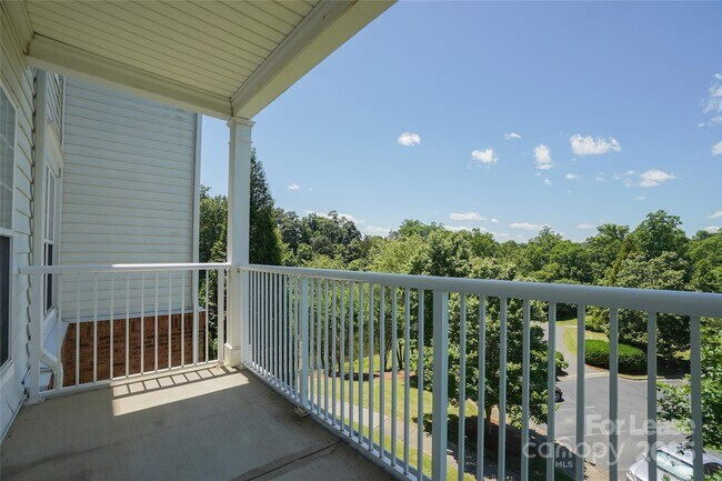 Building Photo - 14746 Via Sorrento Dr