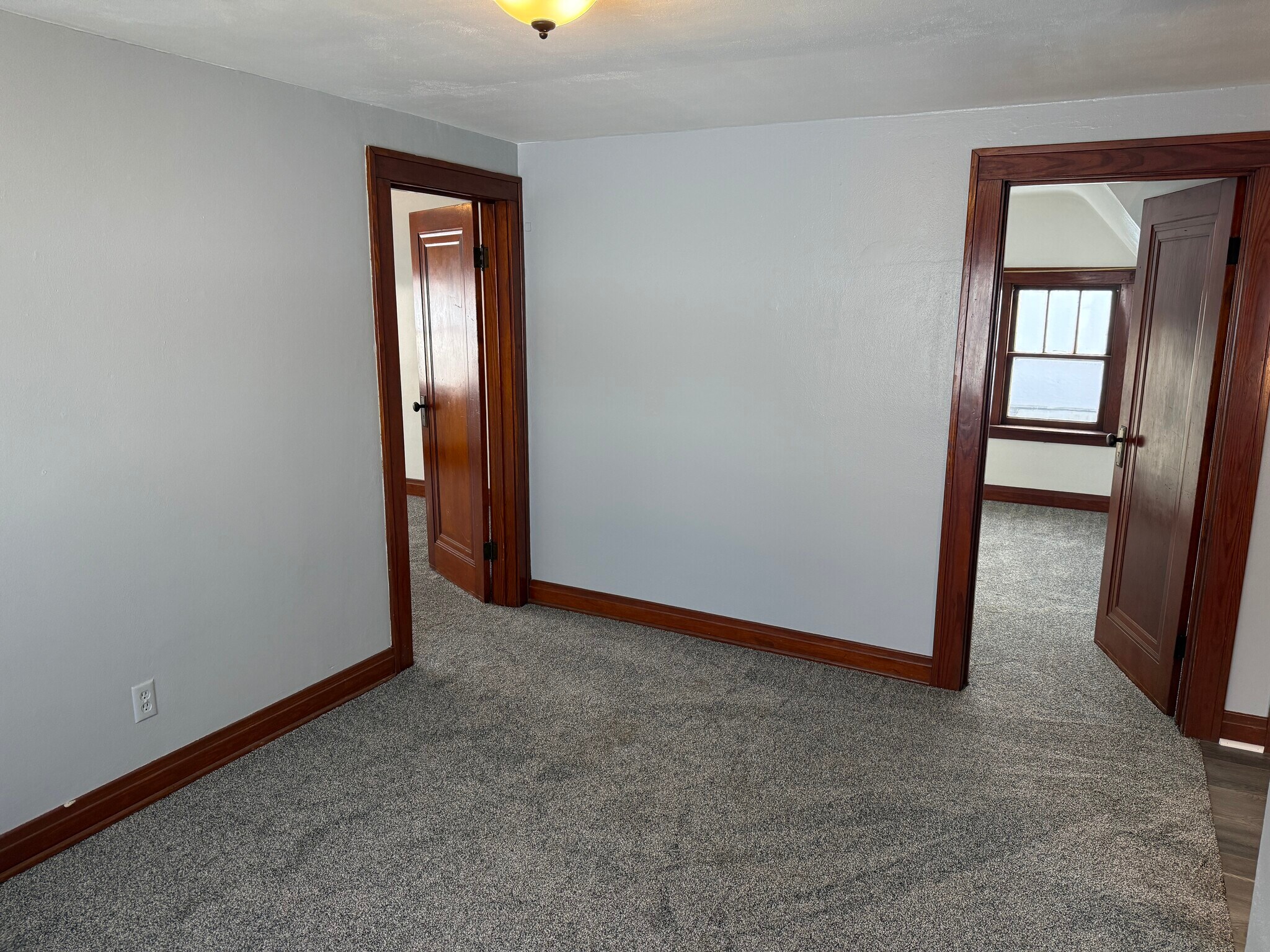 Building Photo - 216 S Ash St