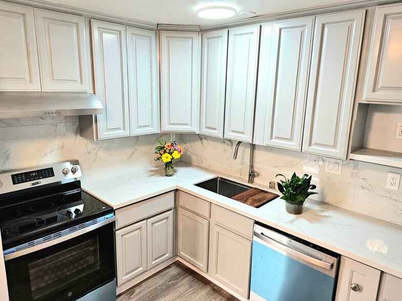 Updates Kitchen with new appliances - 960 Clyde Ave