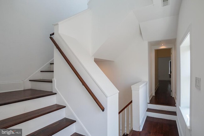 Building Photo - 1212 N 5th St