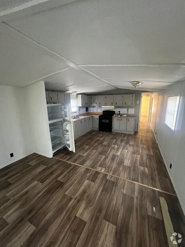 Building Photo - Renovated 2-Bed, 1-Bath Mobile Home