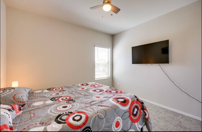 Building Photo - First Time Rental! 4 Bedroom 2 1/2 Bath ~M...