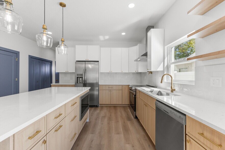 Building Photo - 2523 13th Ave N