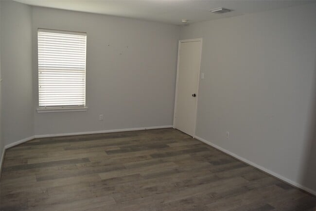 Building Photo - 15510 Liberty Bluff Dr