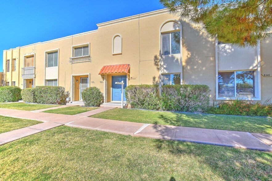 Primary Photo - 8344 E Chaparral Rd