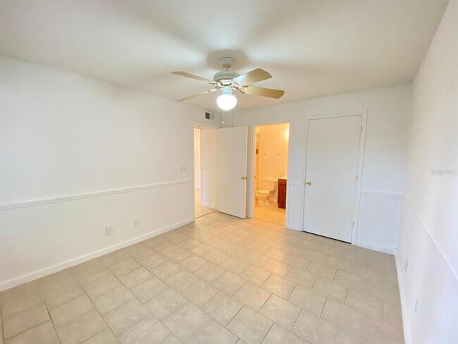 Building Photo - 6166 Westgate Dr