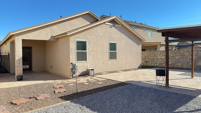 Building Photo - 14968 Boer Trl Ave