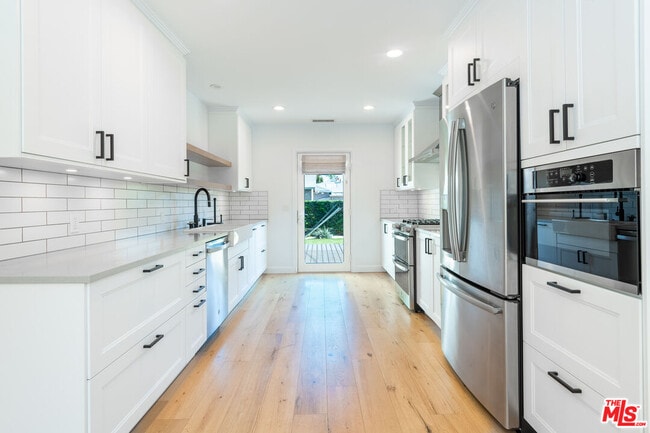 Building Photo - 5970 Balcom Ave