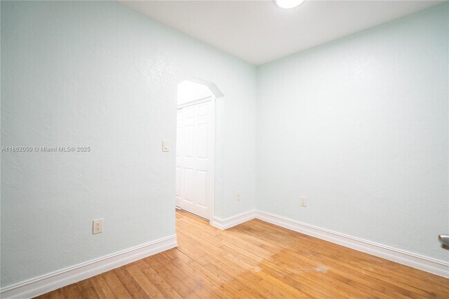 Building Photo - 7301 Carlyle Ave