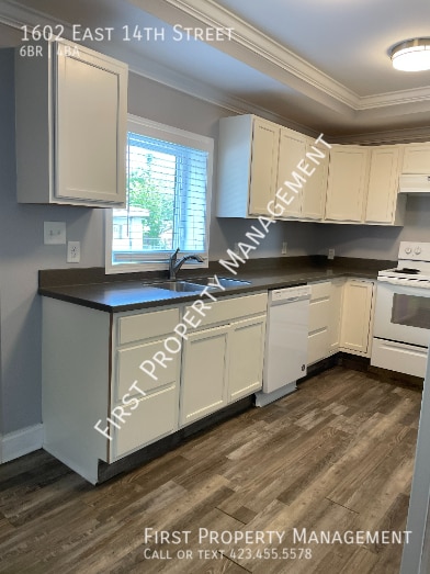 Building Photo - 1602 E 14th St