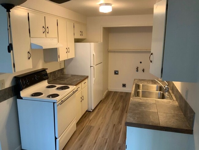 Building Photo - 2 Bedroom Duplex Near Autzen Stadium